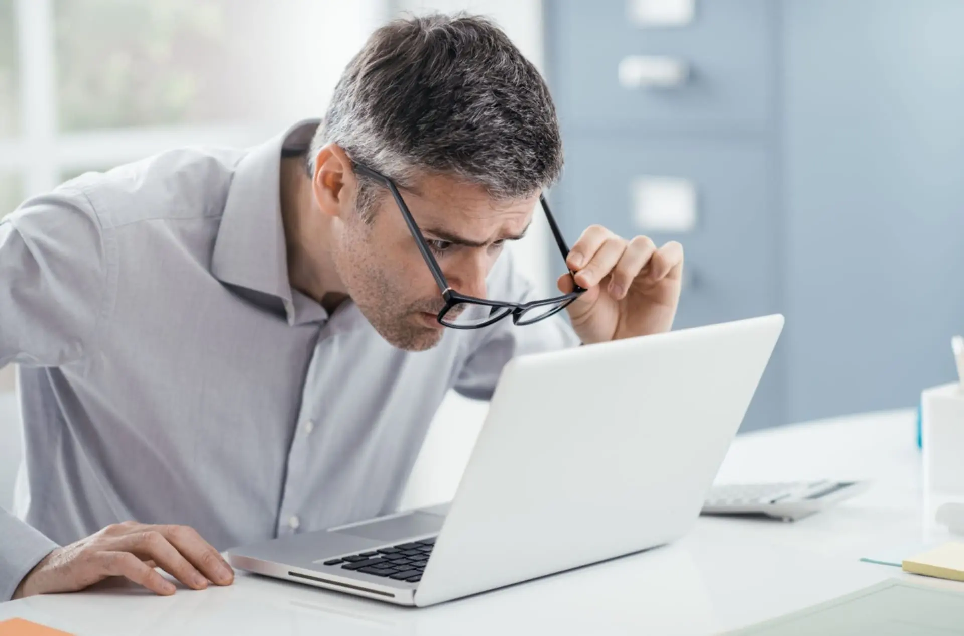 Rutinitas Harian yang Membantu Mata Tetap Sehat Saat Bekerja